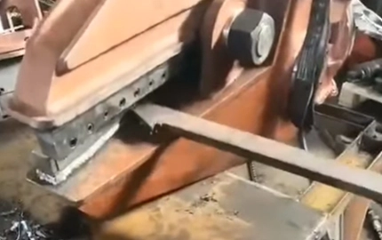 القص الهيدروليكي للحفار الصغير